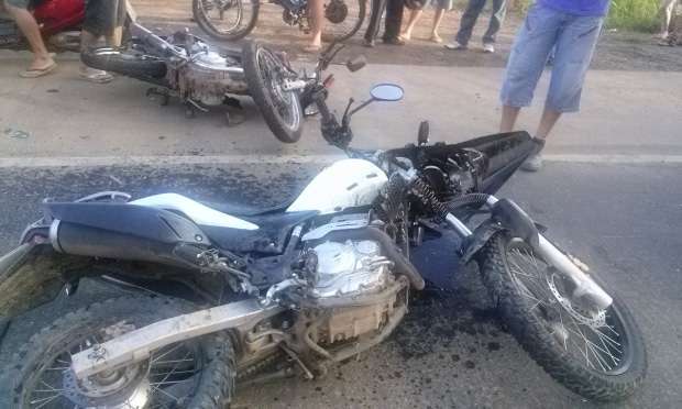 Acidente na Gabriel Arns deixa três feridos 7 CAM01252