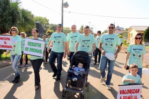 400 pessoas caminham contra as drogas em Forquilhinha na manhã de sábado 16 IMG 8512