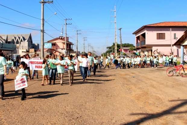 400 pessoas caminham contra as drogas em Forquilhinha na manhã de sábado 20 IMG 8538