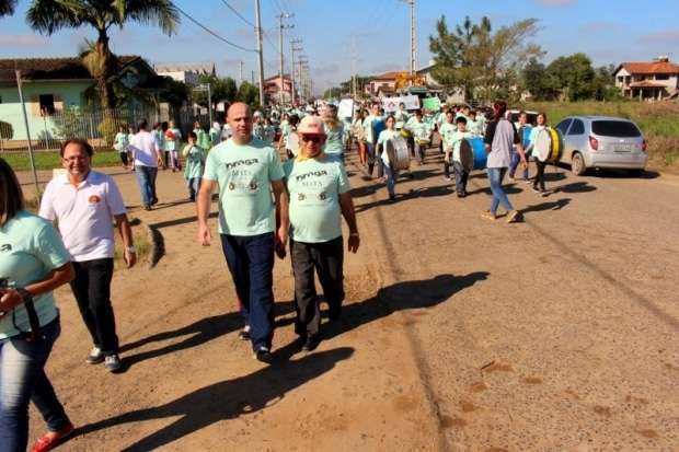 400 pessoas caminham contra as drogas em Forquilhinha na manhã de sábado 23 IMG 8550