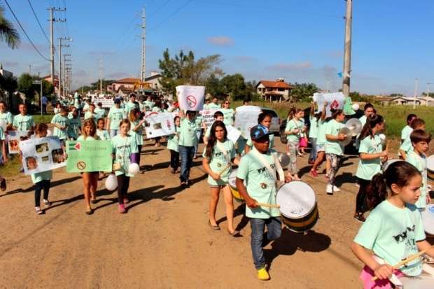 400 pessoas caminham contra as drogas em Forquilhinha na manhã de sábado 25 IMG 8559
