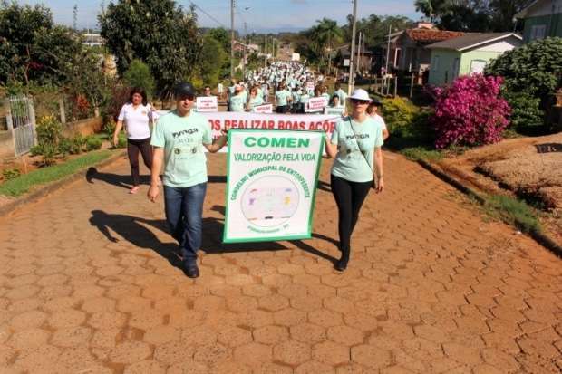 400 pessoas caminham contra as drogas em Forquilhinha na manhã de sábado 28 IMG 8581