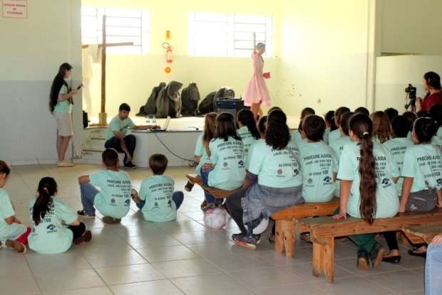 400 pessoas caminham contra as drogas em Forquilhinha na manhã de sábado 14 IMG 8651