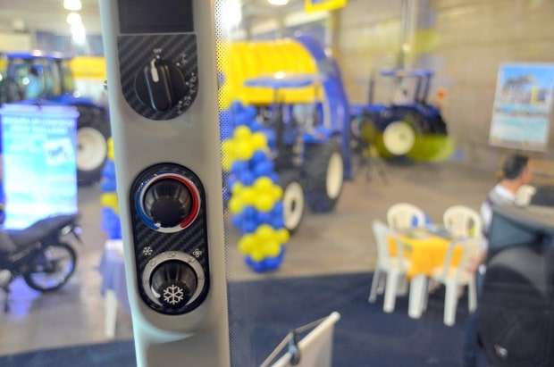 Tratores gigantes e carregados de apetrechos chegam para conquistar o agricultor 11 Tratores