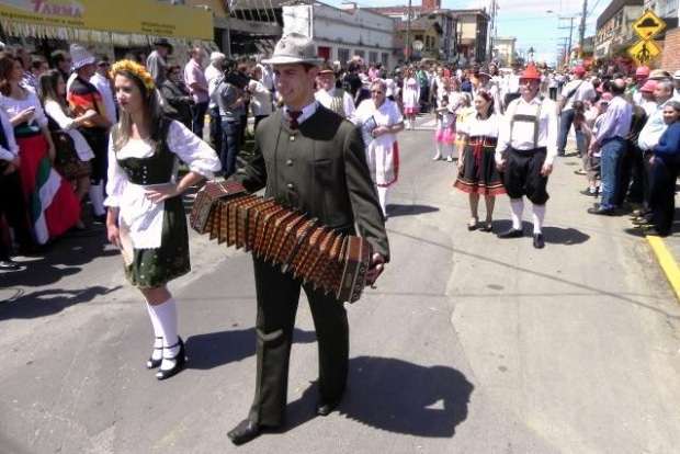 DESFILE HISTÓRICO CULTURAL image186