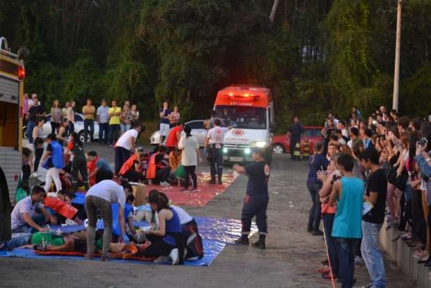 simulacao de acidente aereo e realizada na unesc 1046779