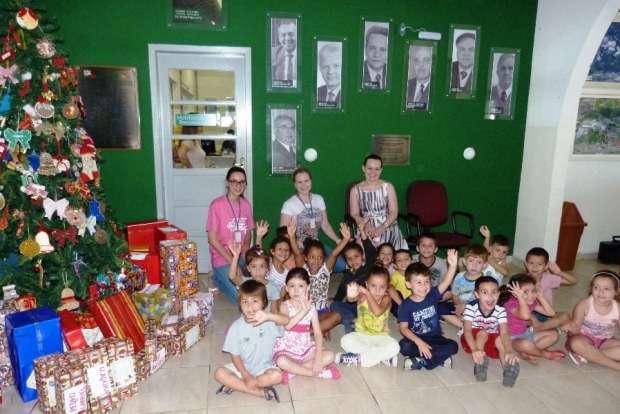 Crianças do Bairro da Juventude recebem festa de Natal 9 P1500718