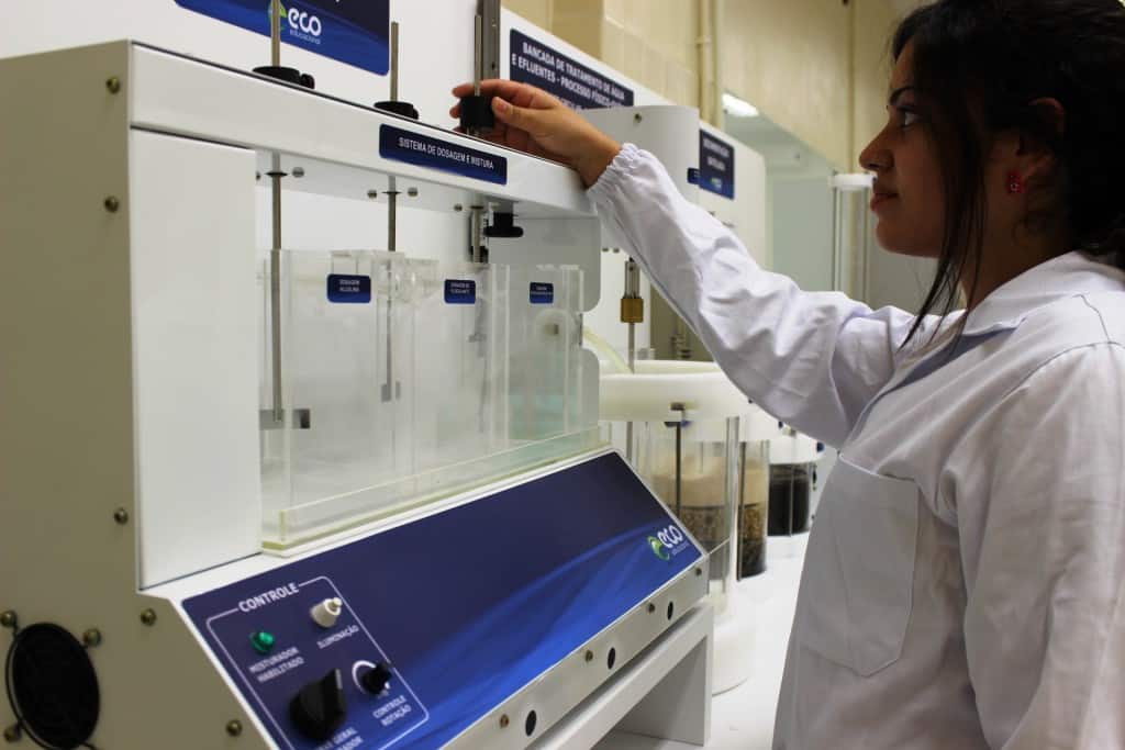 Novos laboratórios estimulam prática de futuros engenheiros químicos 7 IMG 9452