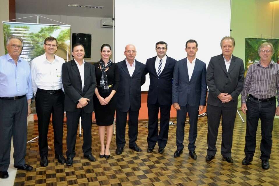 Presidente conselheiros e diretoria executiva da Sicredi Sul SC e convidados na Assembleia Geral Ordinária