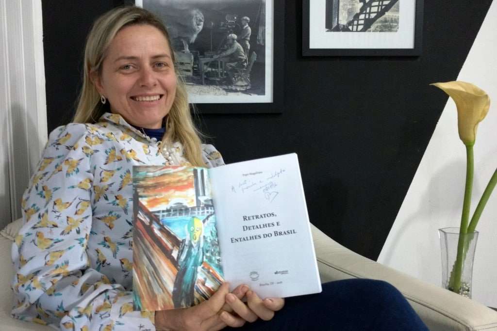 Artista plástica forquilhinhense tem obra publicada em livro de Brasília 7 IMG 20160712 113419932 1