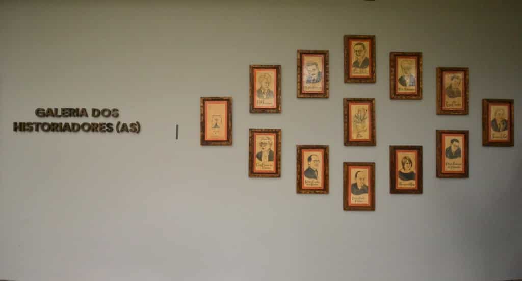 Galeria de Historiadores serve de inspiração para estudantes da Unesc 7 DSC 0121 2