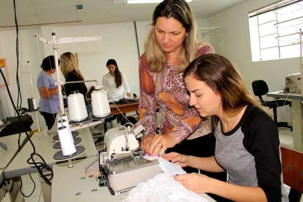 PROFESSORA E CAMILA IMG 4562