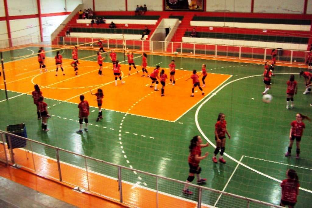 Escolinhas de vôlei tem número recorde de atletas em Forquilhinha - Forquilhinha Notícias