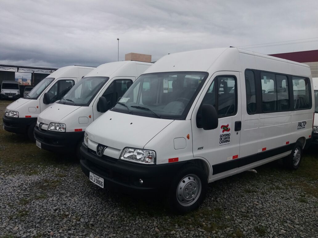 Forquilhinha recebe van para transporte de passageiros 2 001