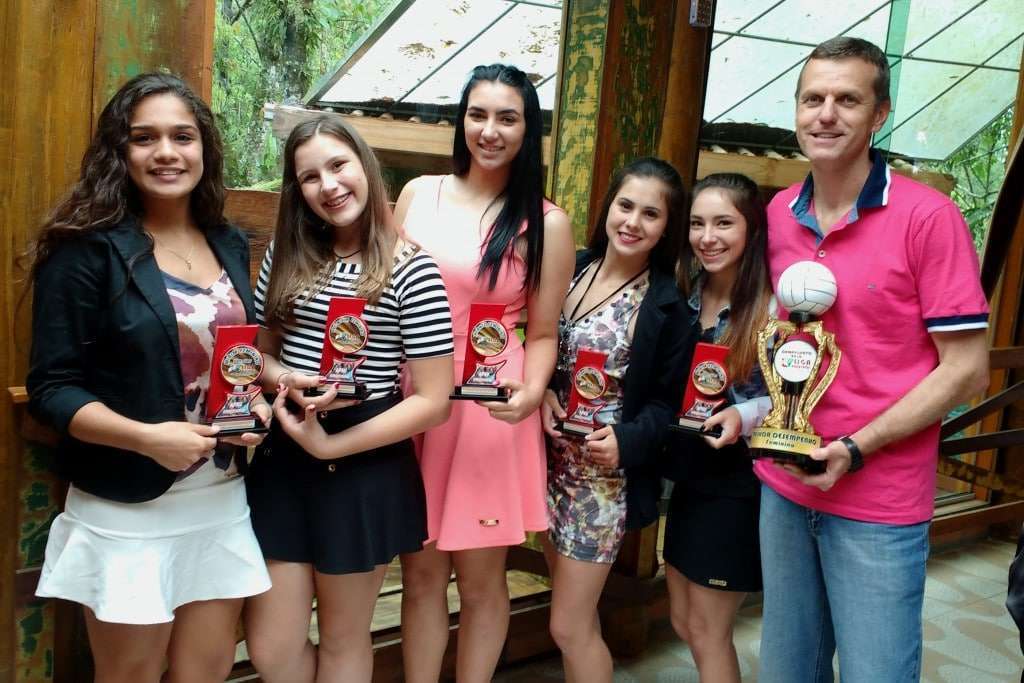 Atletas Premiadas e Prof. Jean