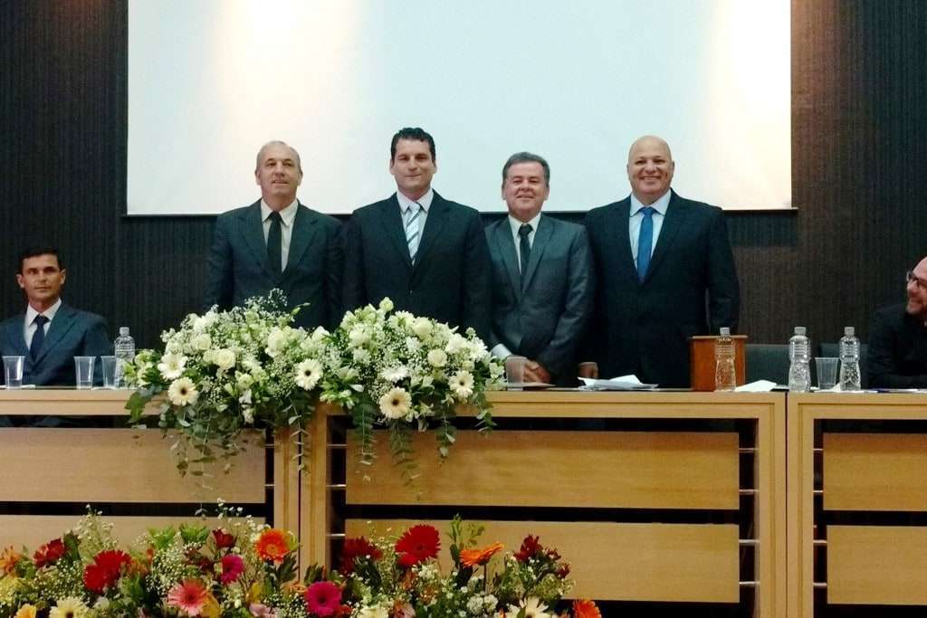 Os bastidores da posse e o início de 2017 para a política forquilhinhense 7 06 01 Mesa Diretora