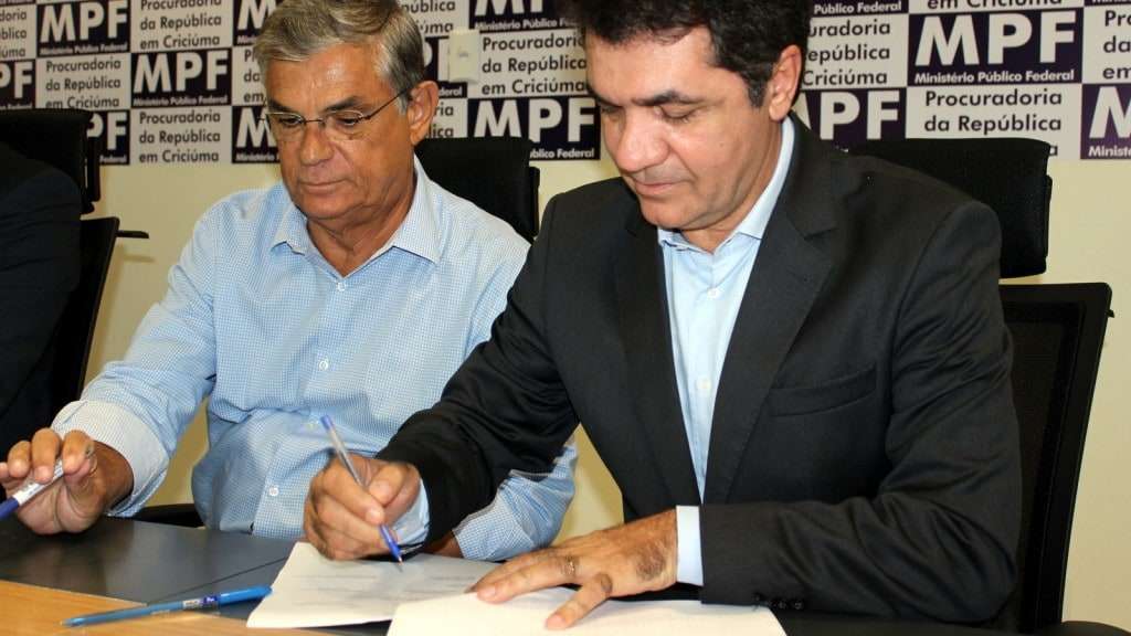 Assinatura do contrato com o HSJ Foto de Jhulian Pereira 1