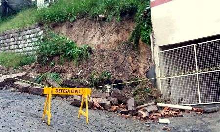 Deslizamento de terra em Criciúma Foto de Divulgação Decom