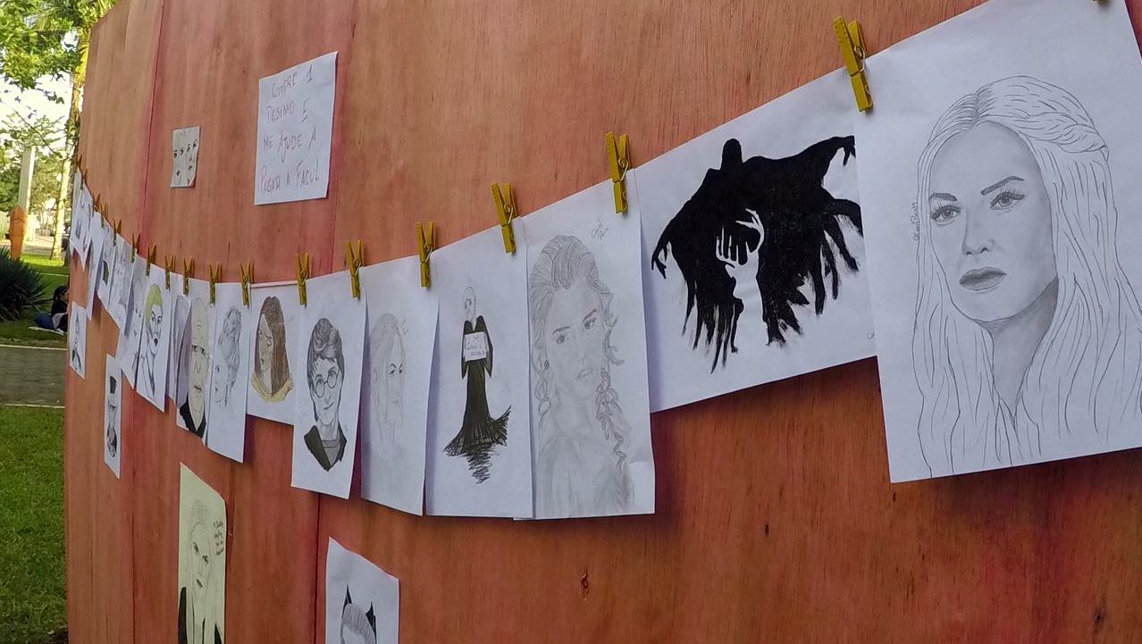 Ilustrações da artista de Forquilhinha Carol Paris foto Francisca Daltoe