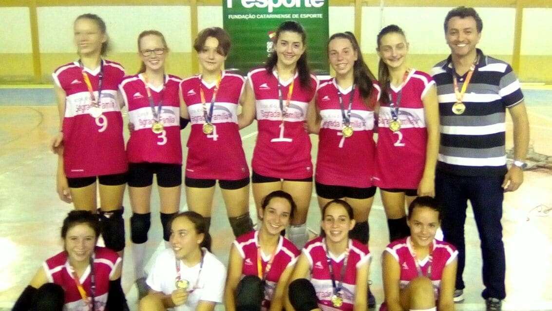 Forquilhinha é bi-campeã da Liga Voleibol de SC na categoria infantojuvenil 8 SAGRADA FAMÍLIA CAMPEÃO JESC 2017