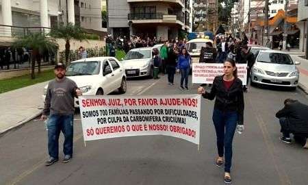 mineiros fazem protesto no centro de criciuma 1074947