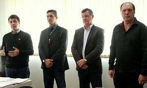 Entrega de cheque simbólico Milena dos Santos 02