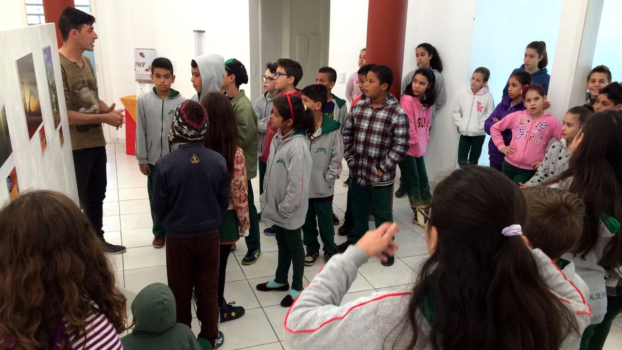 Visita alunos exposição cc