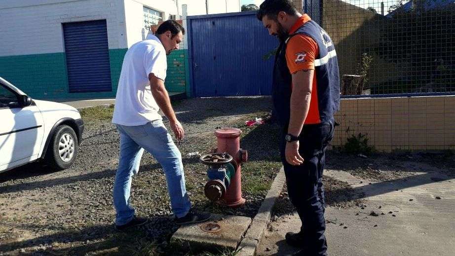 Defesa Civil fiscaliza hidrantes Foto de Divulgação Decom