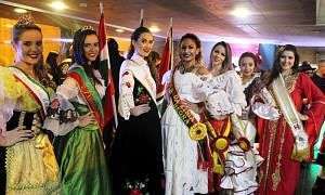 Rainhas da Festa das Etnias Foto de Arquivo Decom