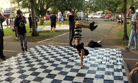Danças urbanas aleragam a tarde do último Ocupa Praça foto Francisca Daltoe