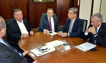 brasilia vice governador tenta reverter fechamento de fabrica em morro grande no sul do estado 20170913 1389318927