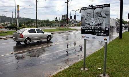 Placa Não dê Esmola Foto de Jhulian Pereira