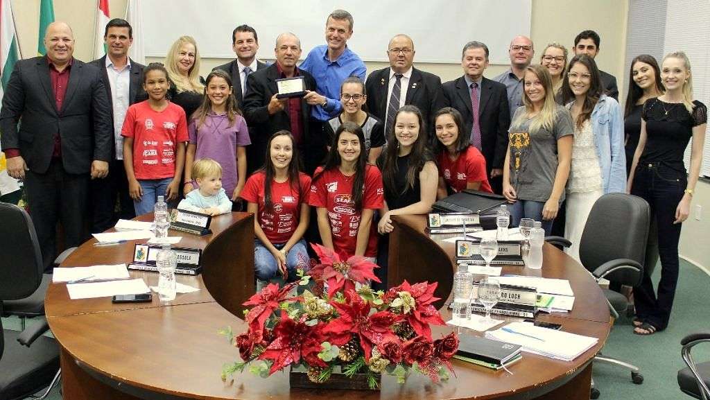 Com Vereadores e atletas