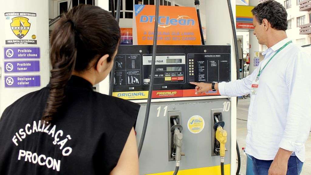 Procon realiza pesquisa de preços nos postos de combustíveis de Criciúma Foto Émerson Justo