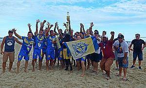 Equipecampeãdolivrecomemoraavitória