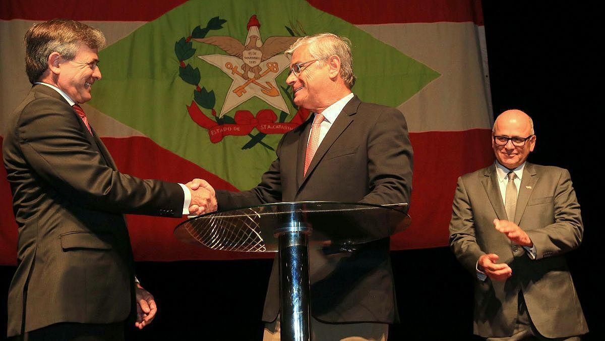 florianopolis governador eduardo pinho moreira empossa secretario e adjunto da fazenda 20180220 1461144136