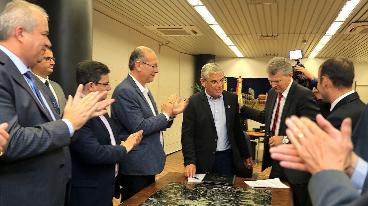 florianopolis governador empossa novo diretor geral do instituto geral de pericias 20180221 1278564542