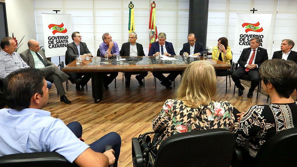 florianopolis ministro oficializa junto ao governador recursos de r 120 milhoes para a saude em santa catarina 20180329 1319818397