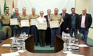 06 04 Homenagem Bombeiros