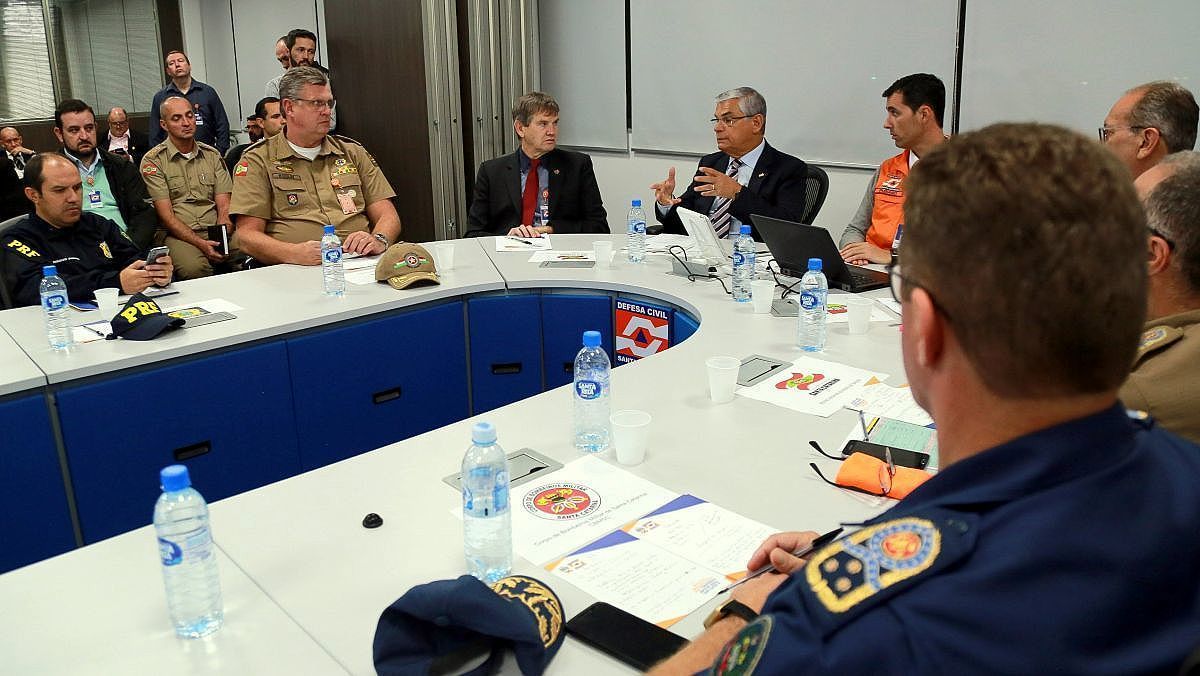 florianopolis governador acompanha situacao da paralisacao dos caminhoneiros em sc 20180523 1864573373