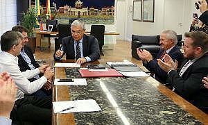 florianopolis governador assina decreto que reduz aliquota de icms para atacadistas 20180514 1866688603
