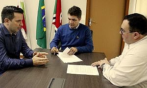 Assinatura do contrato com nova empresa Foto Ana de Mattia 2
