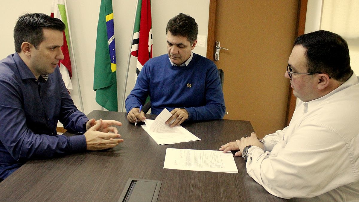 Assinatura do contrato com nova empresa Foto Ana de Mattia 2