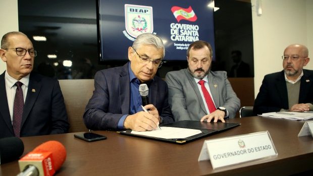 florianopolis governador decreta situacao de emergencia no sistema prisional catarinense 20180703 1361810344