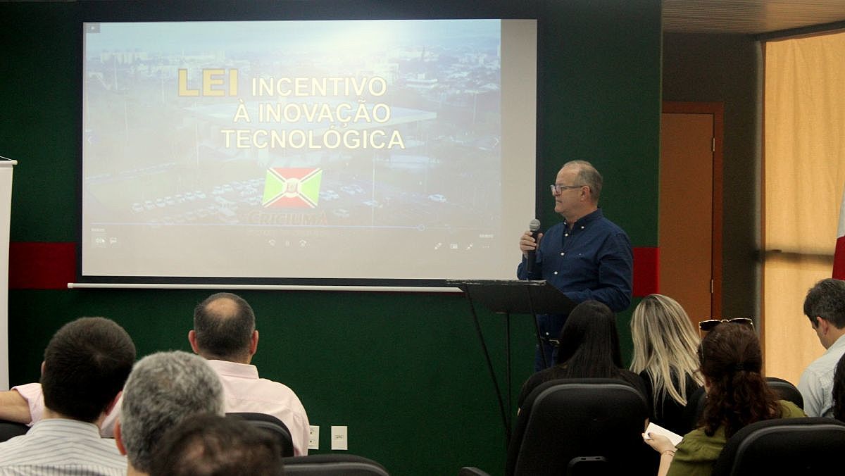 Salvaro assina projeto de lei inovação Foto Guilherme Nuernberg 57