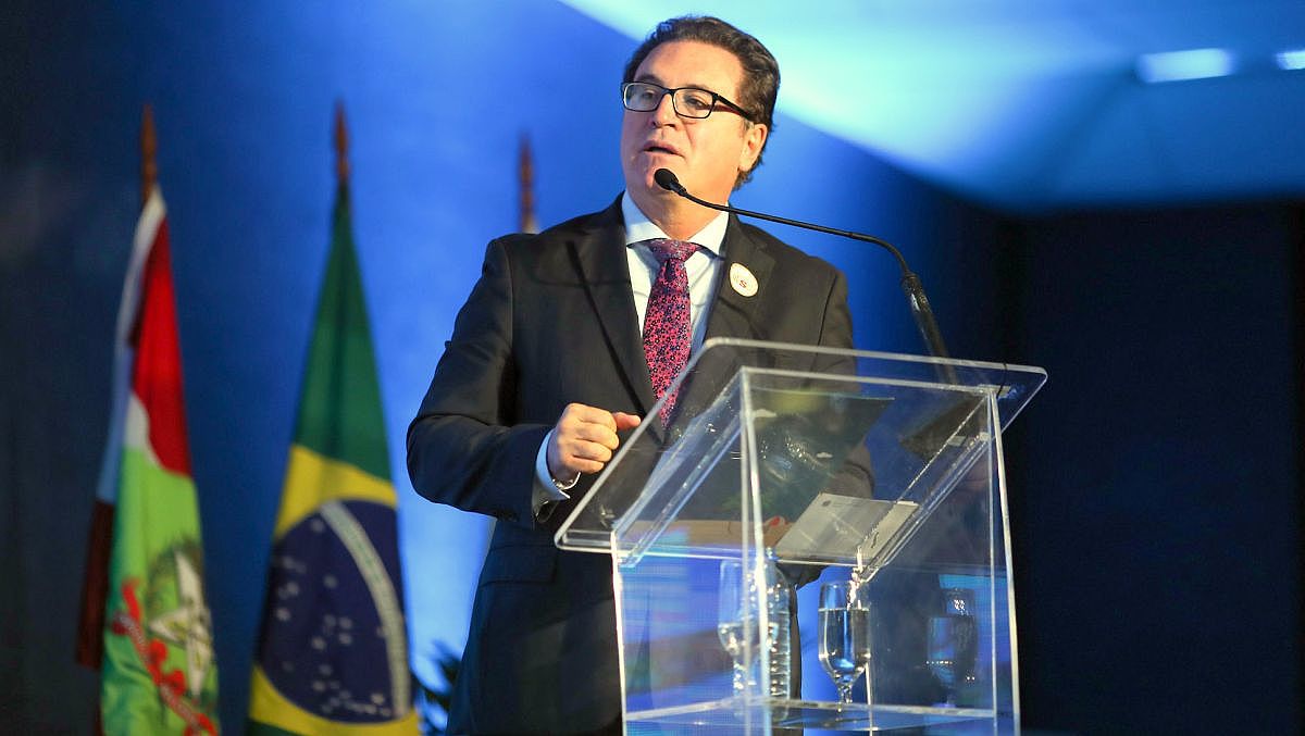 Ministro do Turismo 02