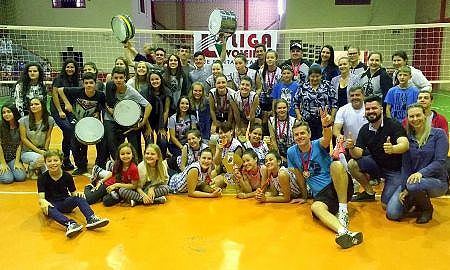 CAMPEÃS COM A TORCIDA