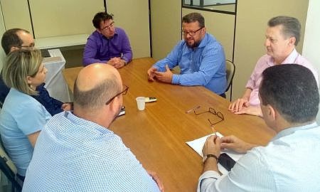 Dr. Joel e Acélio Casagrande com HRA sobre transplante de córneas 3