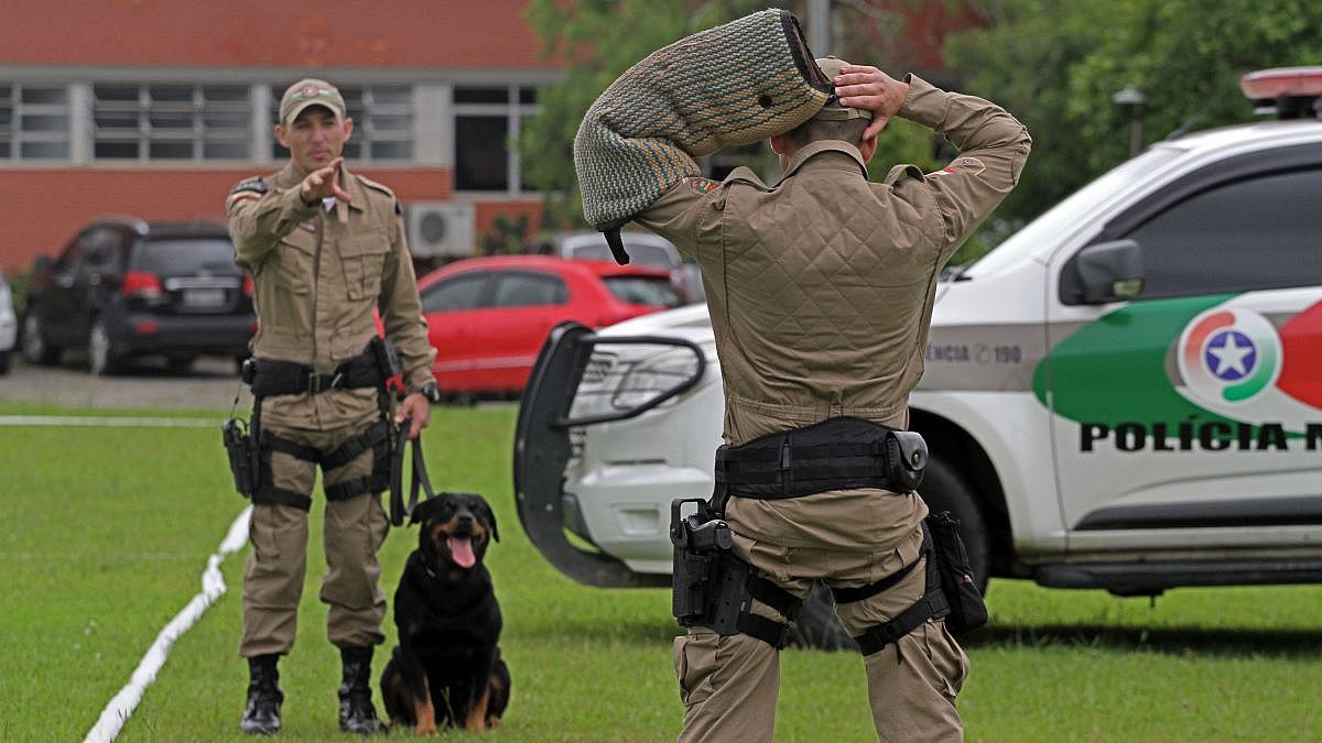 USAR dnlburigo caes canil K9 PM batalhao 4