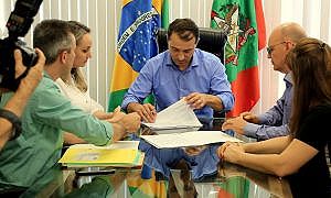 governador assina nomeacao de mil professores efetivos para a rede estadual 20190109 2028197274
